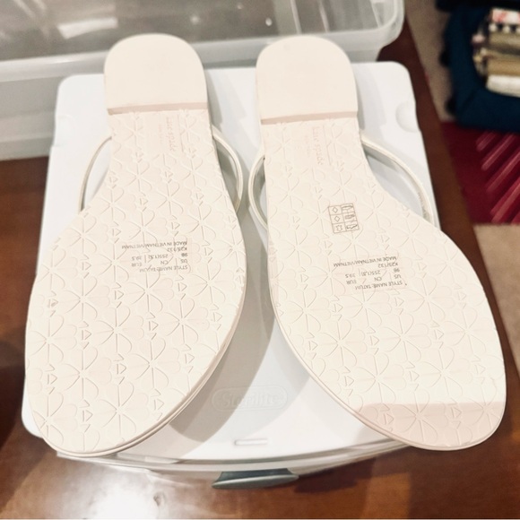 Kate Spade White Sandals - NWT - Picture 3 of 3
